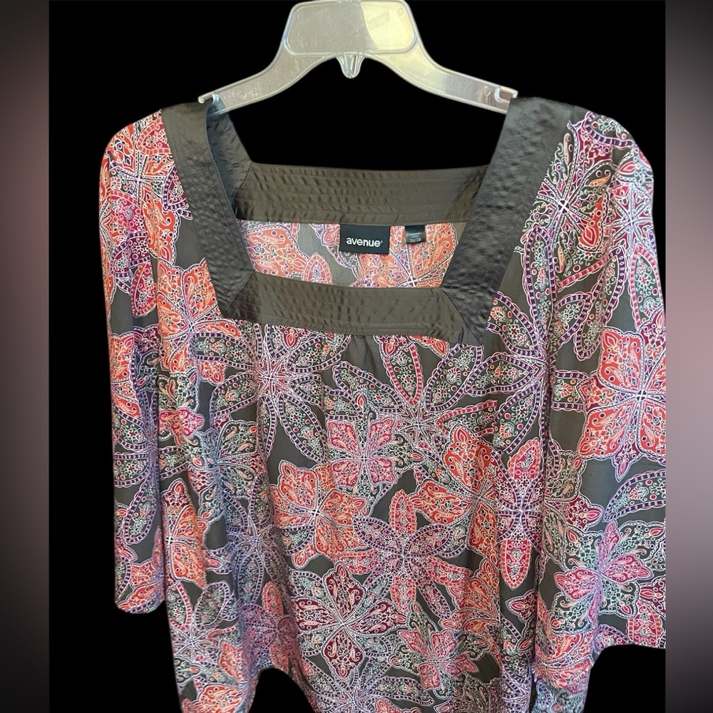 Avenue Size 26/28 Top
